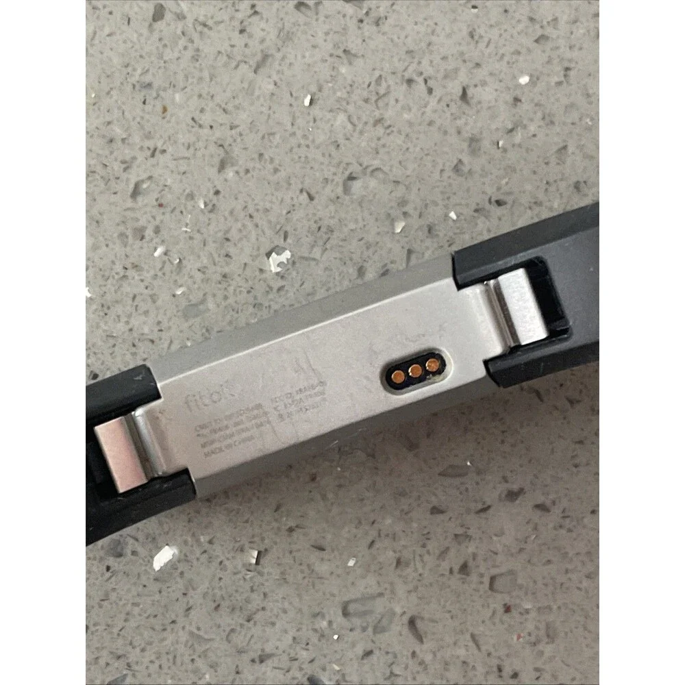 READ Fitbit Alta FB406 Fitness Tracker Black large band untested